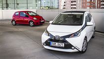 Toyota Aygo 2011 (erven) a Toyota Aygo 2016 (bl)