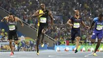 Bolt a jeho soupei dobhaj do cle.