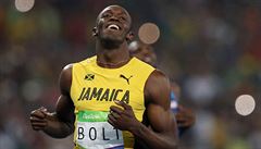 Usain Bolt v cíli semifinále dvoustovky.
