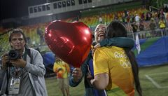 Brazilská ragbistka pijala ádost o ruku od své pítelkyn na stadionu v Rio...