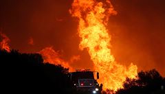 Portugalsko v ohnivém pekle: 3 tisíce hasičů bojují s devadesáti požáry