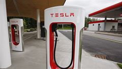Dobíjecí stanice pro vozy Tesla, tzv. supercharger