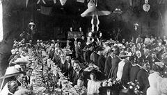Crowd Boarding House 1913. Krajané slaví  50. výroí.