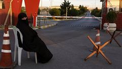 Matka v�zn� p�ed v�ze�ským komplexem v Silivri, asi 80 kilometr� západn� od...