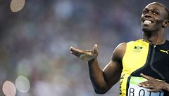 Usain Bolt si uívá vítzství.
