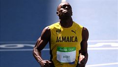 Usain Bolt ve svém rozbhu na 100 metr.
