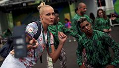 Norská atletka si po�izuje selfie v olympijské vesnici.
