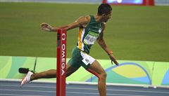 Wayde van Niekerk si p�ivodil na ragby t�ké zran�ní.