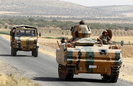 Turecká armáda zahájila boje v Sýrii proti IS.