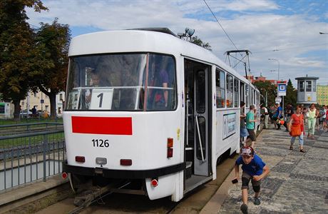 V Brn dojezdily tramvaje s slem linky na plastov ceduli.