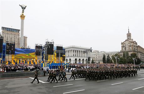 Ukrajintí vojáci pochodují k píleitosti oslavy 25. výroí vzniku nezávislé...