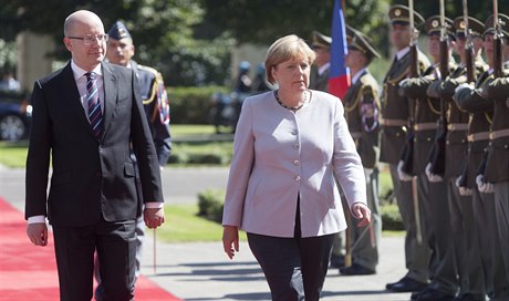 Angela Merkelová ped Úadem vlády.