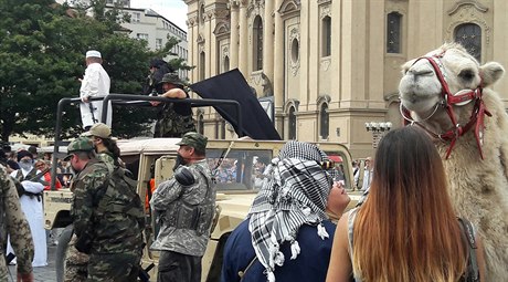 Martin Konvika a jeho pívrenci vydsili lidi na Staromstském námstí. Do...