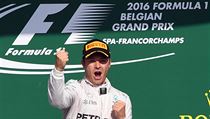 Nico Rosberg na pódiu při Velké ceně Belgie