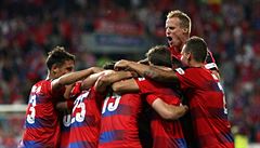 Tomá� Poznar (vpravo) nyní bude hrát s plze�skými fotbalisty v jednom dresu.