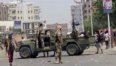 Sebevražedný atentátník zabil v Jemenu čtyřicet devět vojáků
