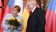 Prezident Milo Zeman poradil nmecké kancléce Angele Merkelové, aby se více...