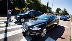 Luxusní limuzína Jaguar XJ, kterou poídila policie k rozíení vozového parku.