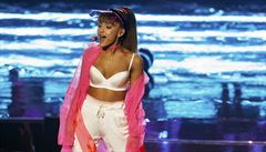 Ariana Grandena pedávání hudebních cen MTv v New Yorku