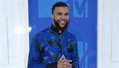 Muzikant Jidenna na pedávání hudebních cen MTV.