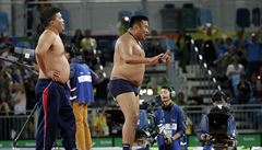 Trenéři Mandakhnarana Ganzoriga protestují striptýzem.