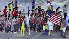 Amerití sportovci byli na pehlídce vidt stejn jako Japonci v plátnkách.