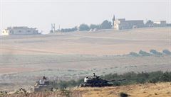 Turecká vojska pekroila hranici do Sýrie, kde útoí na radikály z IS.
