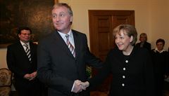 Koncem minulé dekády uvítal Merkelovou v Praze tehdejí pedseda eské vlády...