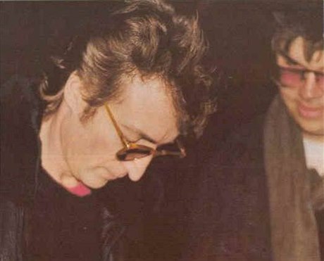 Lennon se podepsal i svému vrahovi Marcu Chapmanovi.