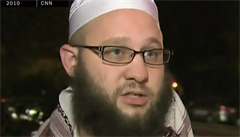 Jesse Morton v reportáži z roku 2010 ještě coby džihádista. | na serveru Lidovky.cz | aktuální zprávy