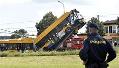 Havrie trolejbusu zastavila provoz v Otrokovicch, 13 lid je zrannch