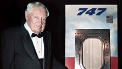 Americký konstruktér Joe Sutter, otec dopravního letadla Boeing 747.