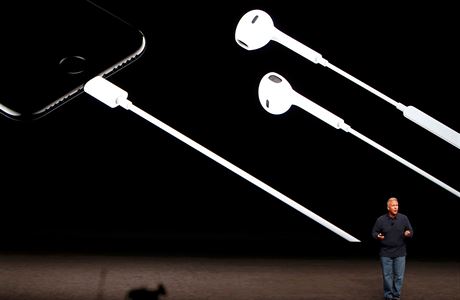 Phil Schiller mluv� o kvalit�ch nov�ho iPhone7.