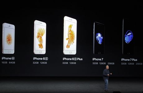 Phil Schiller mluv o edici iPhone.