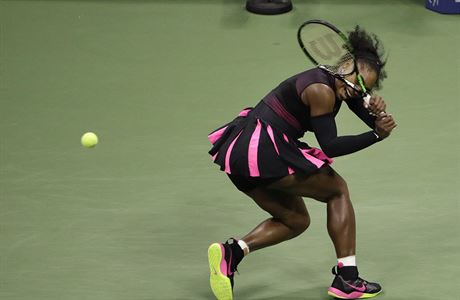 Serena Williamsov na US Open proti Karoln Plkov.