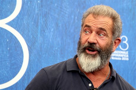 Mel Gibson uvedl na benátském festivalu mimo sout svj nový film Hacksaw...