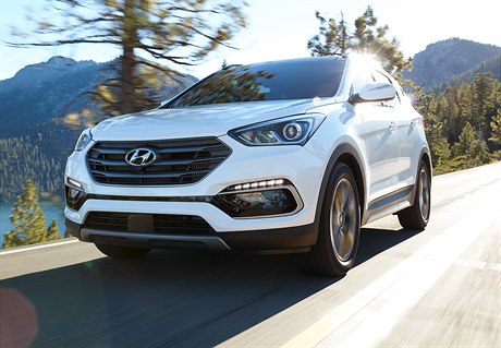 Hyundai Santa Fe. Korejská znaka má v kompaktní tíd zástupce jménem Tucson,...