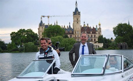 leny protiislámské strany AfD doprovázel po zveejnní výsledk ze zemských...