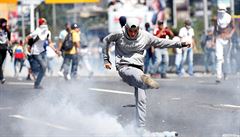 Venezuelan volaj po odchodu prezidenta Madura. Milionov dav protestoval v Caracasu