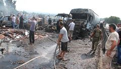 Syrská armáda i civilisté prohledávají místo výbuchu.