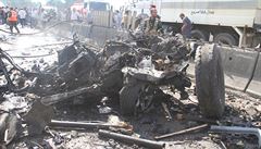 Syrská armáda i civilisté prohledávají místo výbuchu.