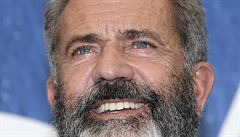 Reisér a herec Mel Gibson pijel s filmem Hacksaw Ridge.