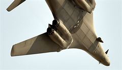Americký strategický bombardér B-1B nacvioval 7. záí pi vojenském cviení...