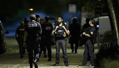 Francouzská policie pi zásahu. (Ilustraní foto)