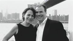 John ONeill se svojí novou partnerkou v New Yorku.