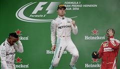 Rosberg (vlevo) a Hamilton.