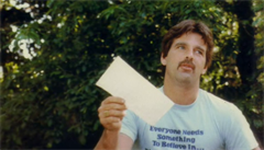 Orio Palmer dok�zal vyb�hnout 12 pater s v�stroj� v��c� v�ce ne� 25 kilogram� za 10 minut.