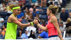 Lucie afáová a Simona Halepová po vzájemném klání na US Open.