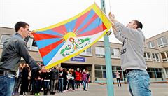 Tibetskou vlajku dnes vyvs v esku stovky mst a destky kol 