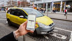 Uber zaal vozit lidi i v Brn. Nen jasn, zda ho bude msto regulovat